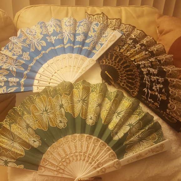 Beautifully Laced Silk Hand Fan Floral - Picture 1 of 4